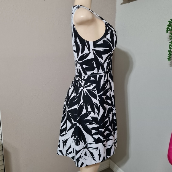 ASHLEY BEYOND GRAHAM DRESS WOMEN SIZE 8 (MEDIUM) WHITE AND BLACK NWT - Picture 2 of 9